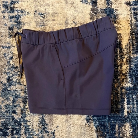 Lululemon On The Fly Short *Woven Size 4 In - Picture 4 of 10